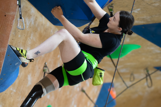 Paraclimbing athlete on the wall